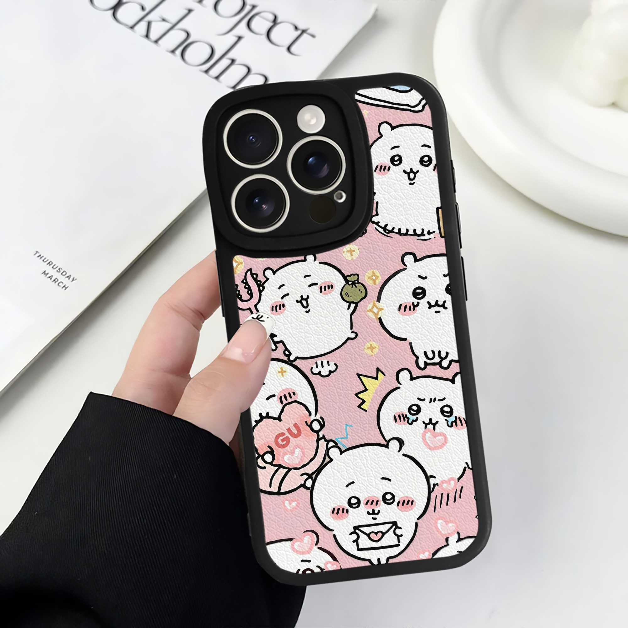 （画像用） ちいかわ Chii-kawa 【iPhone 16シリーズ対応】シリコンスマホケース（レザー調） 材質：シリコン